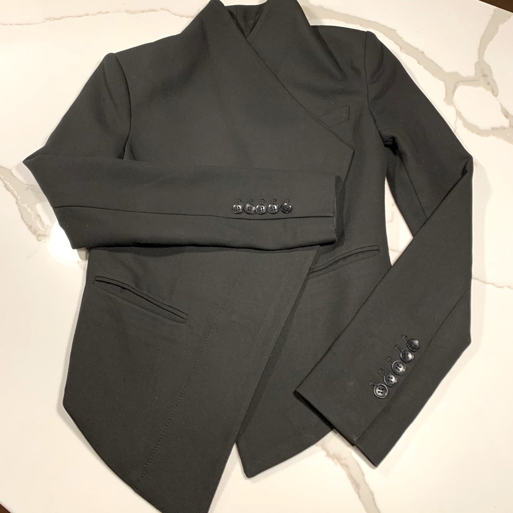 BcbgMAXAZRIA high low fitted blazer XS